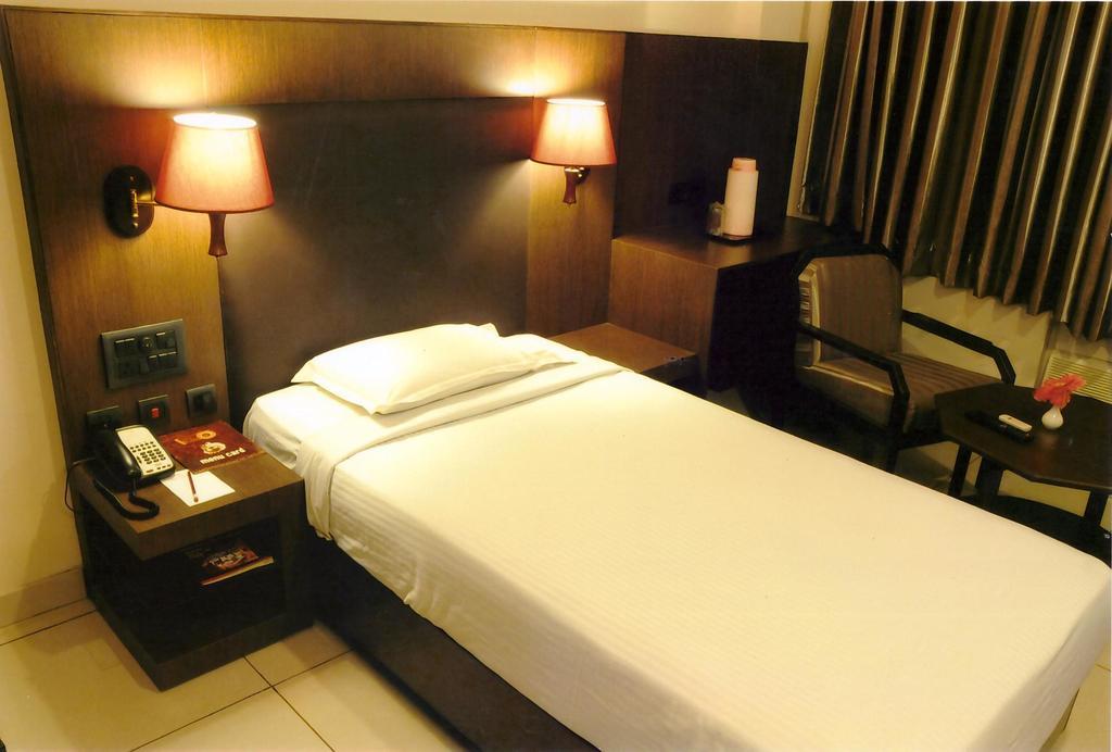 Femina Hotel Tiruchirappalli Room photo