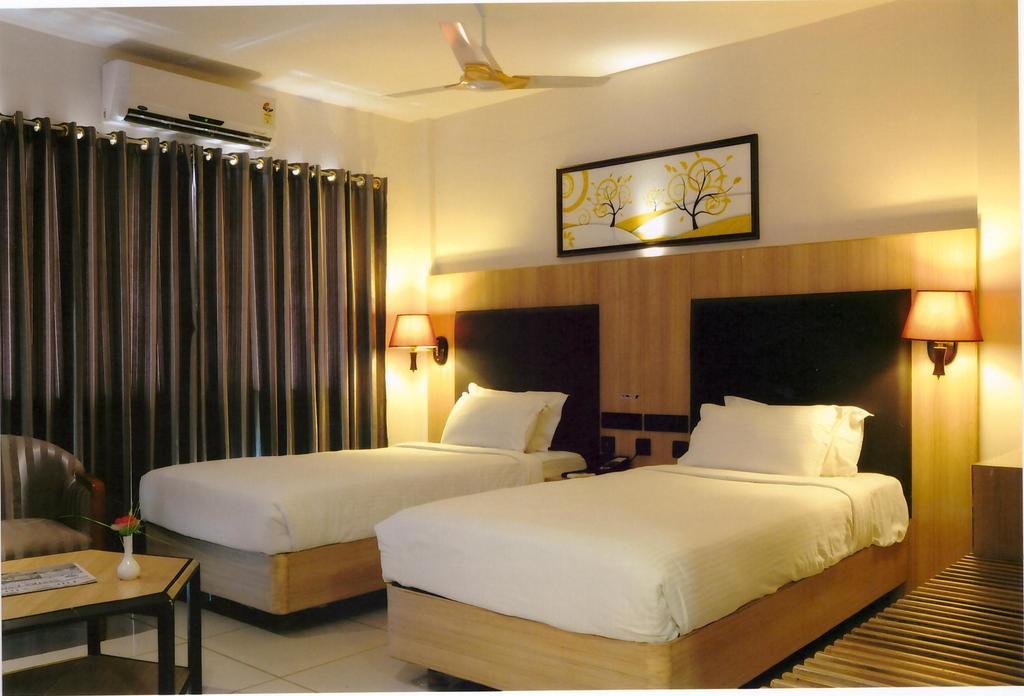 Femina Hotel Tiruchirappalli Room photo