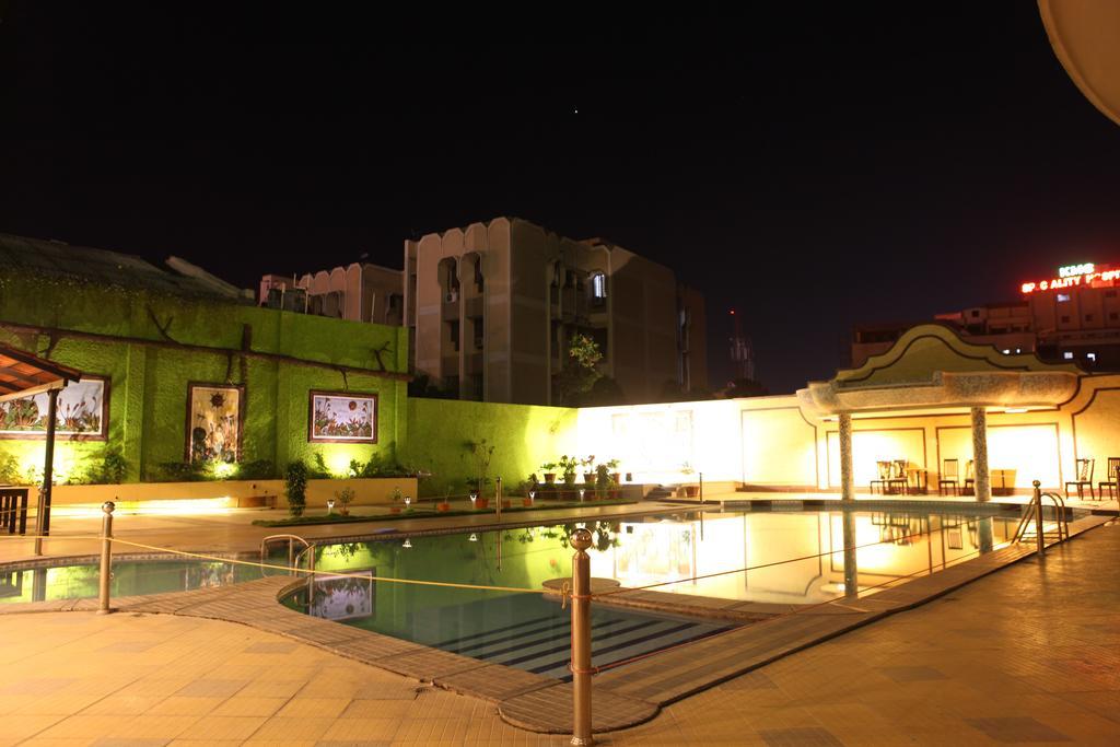 Femina Hotel Tiruchirappalli Exterior photo